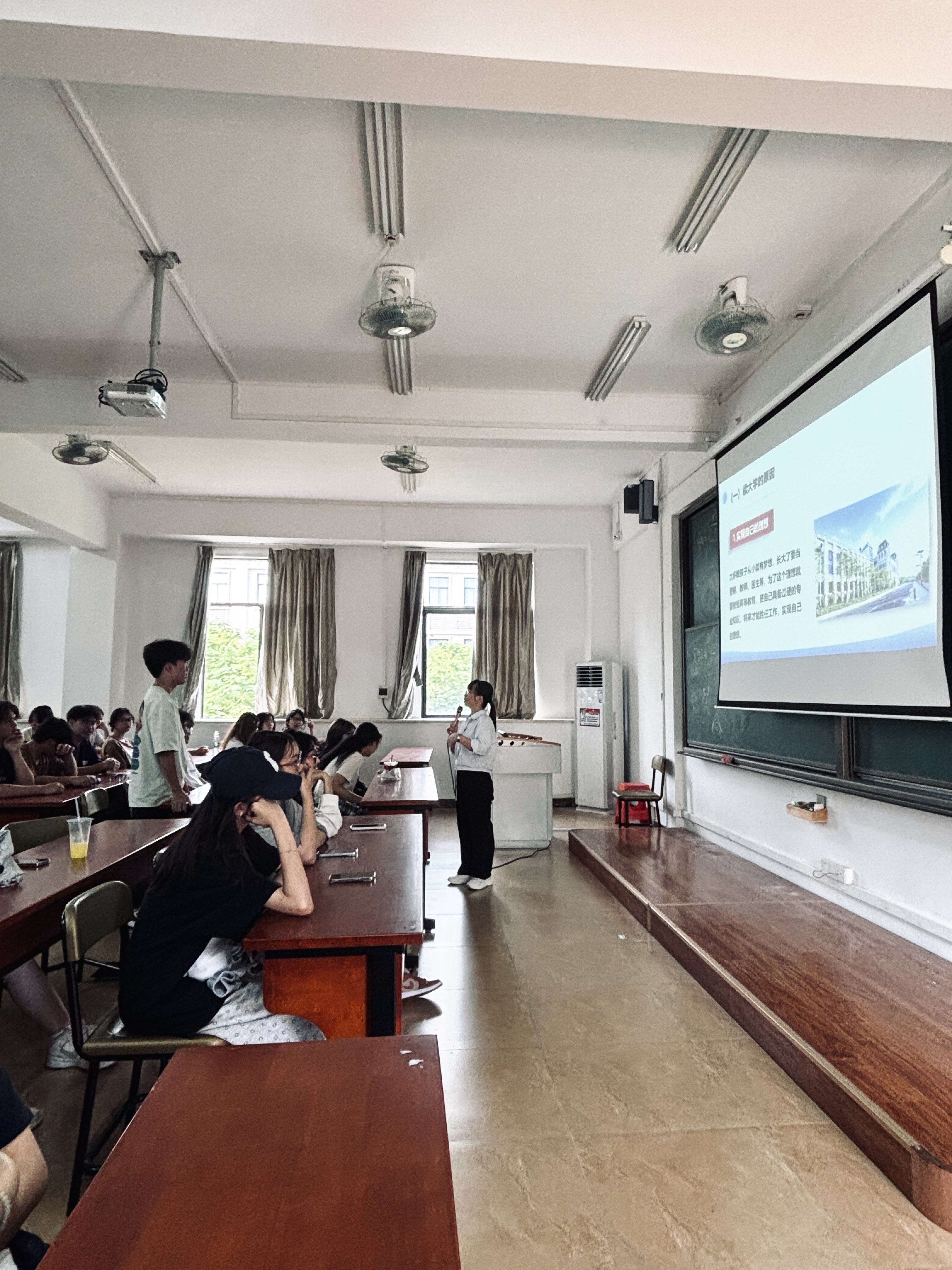 黎璇老师讲座2.jpg 黎璇老师讲座2.jpg