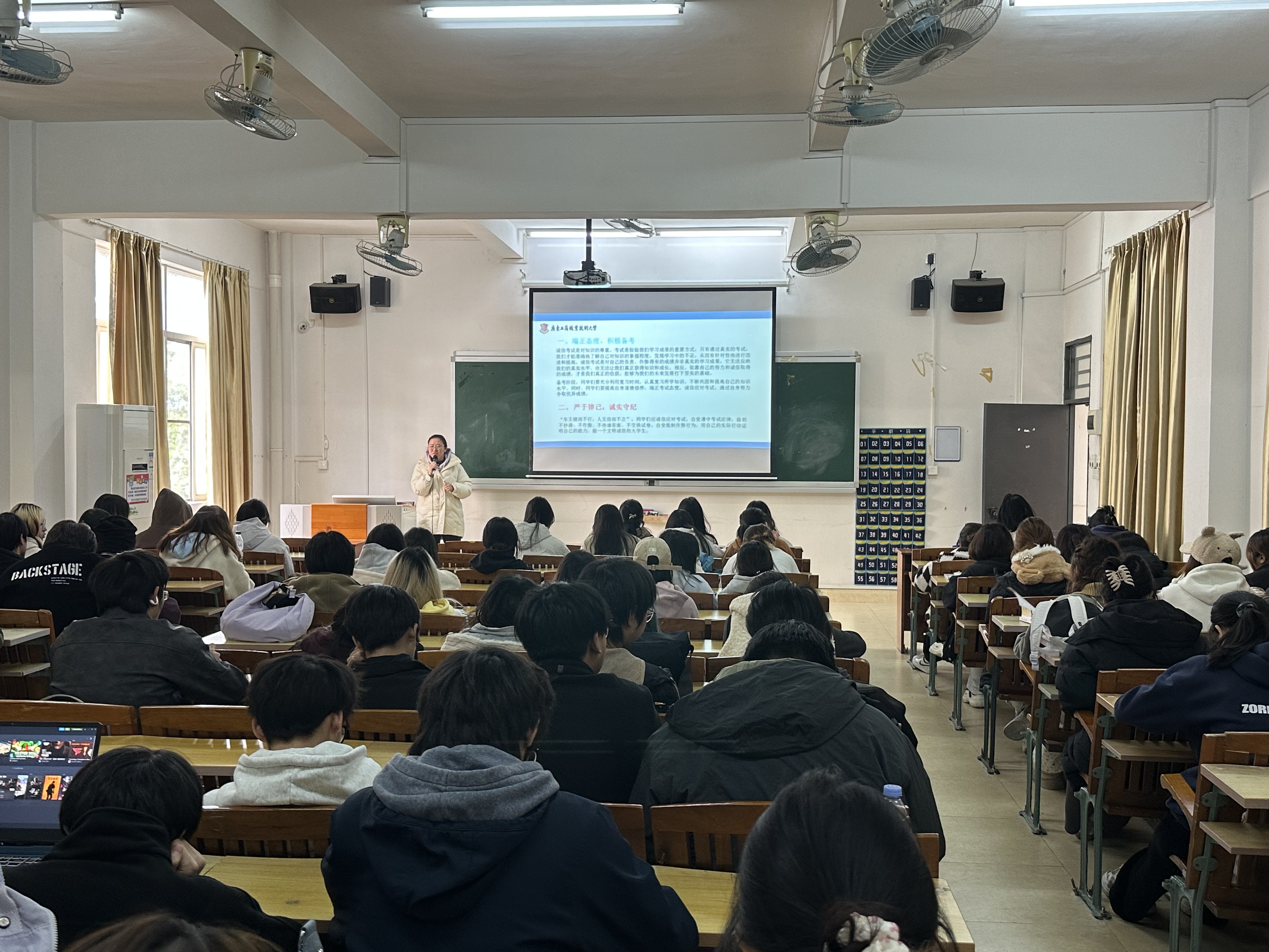 张媛.jpg 张媛.jpg