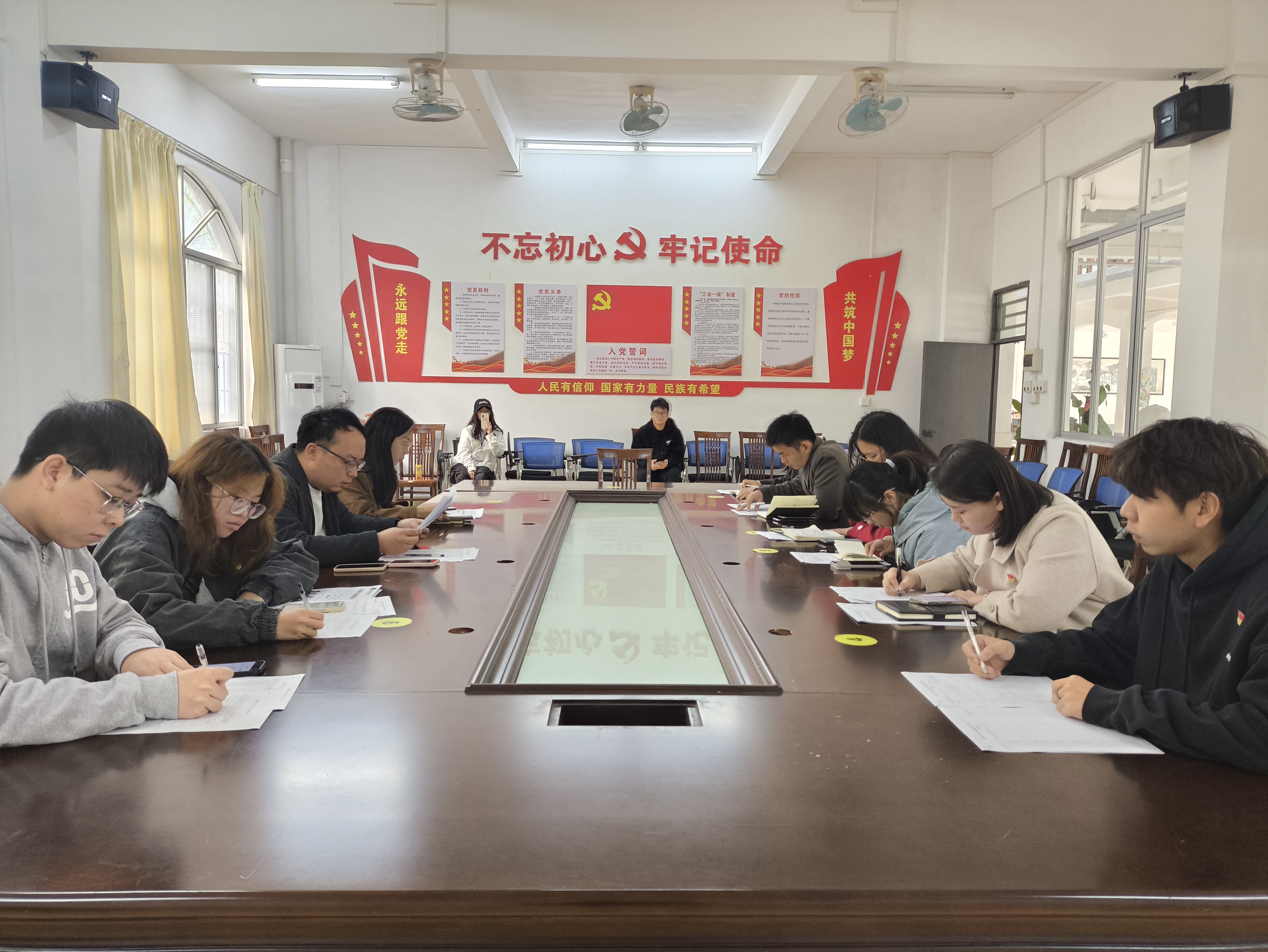 会议现场.jpg 会议现场.jpg