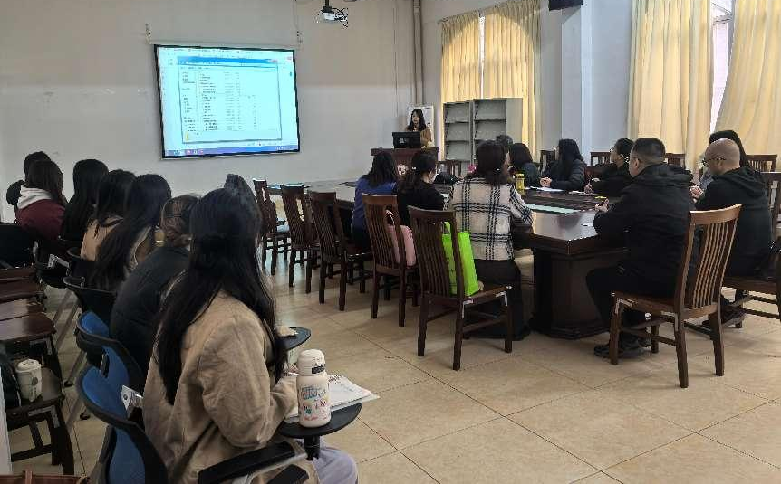 3044永利集团官网课程标准研讨会简讯(2).png 3044永利集团官网课程标准研讨会简讯(2).png