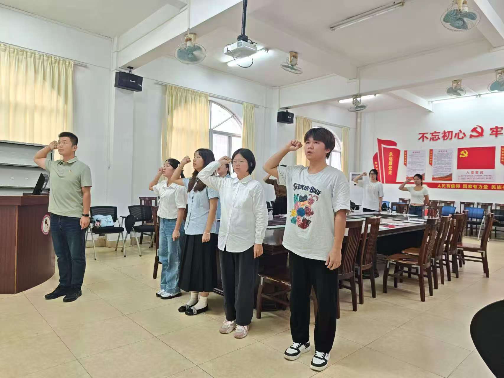 ebe196de07837066bcf0a012461c636f.jpg ebe196de07837066bcf0a012461c636f.jpg